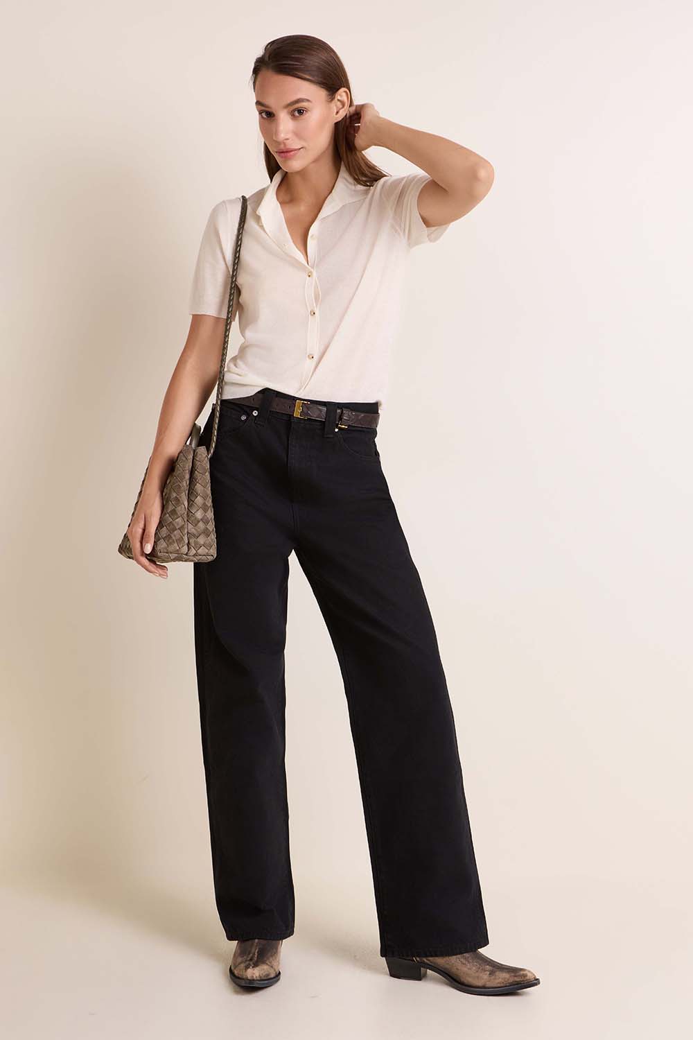 תמונת דוגמן קידמית של חגורת עור קלועה