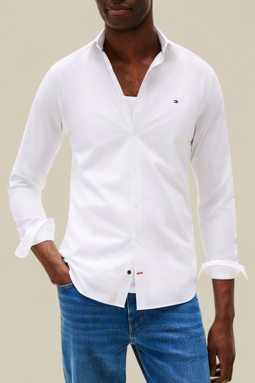 תמונת דוגמן קידמית של חולצת כפתורים