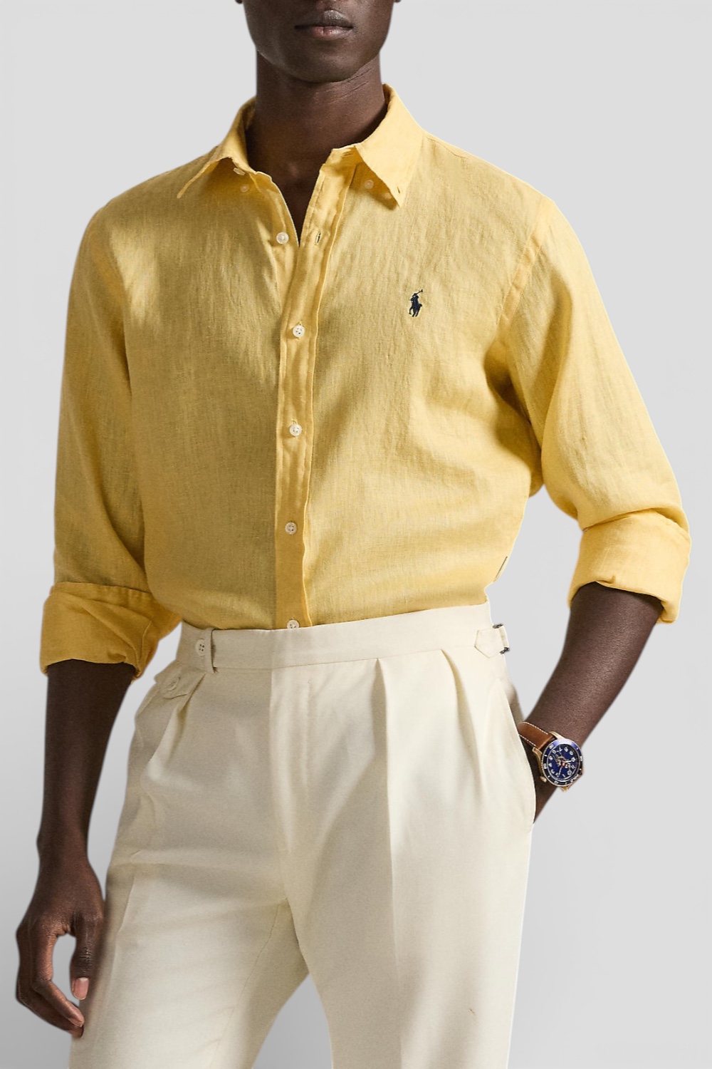 תמונת דוגמן קידמית של חולצה מכופתרת