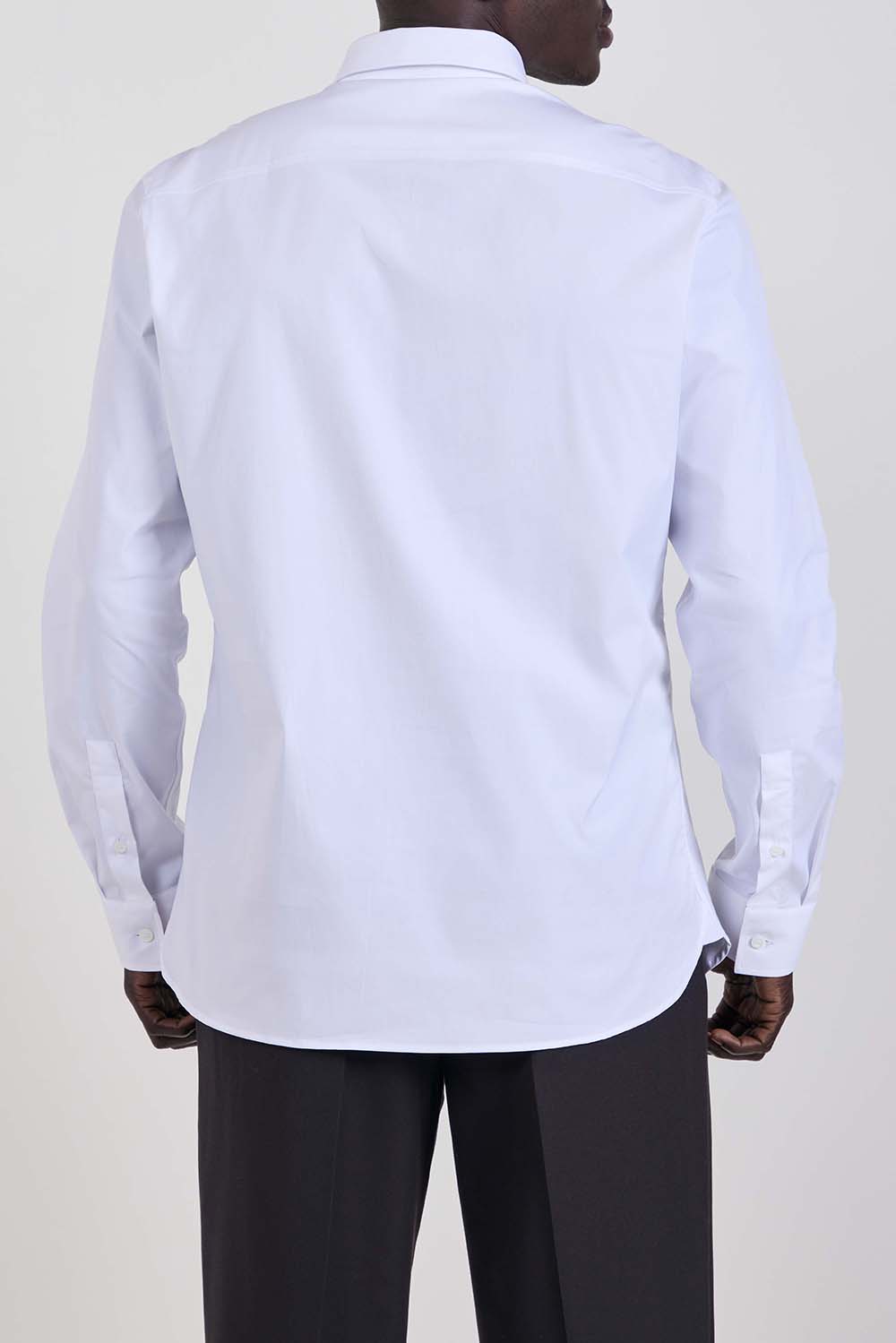 תמונת דוגמן אחורית של חולצה מכופתרת