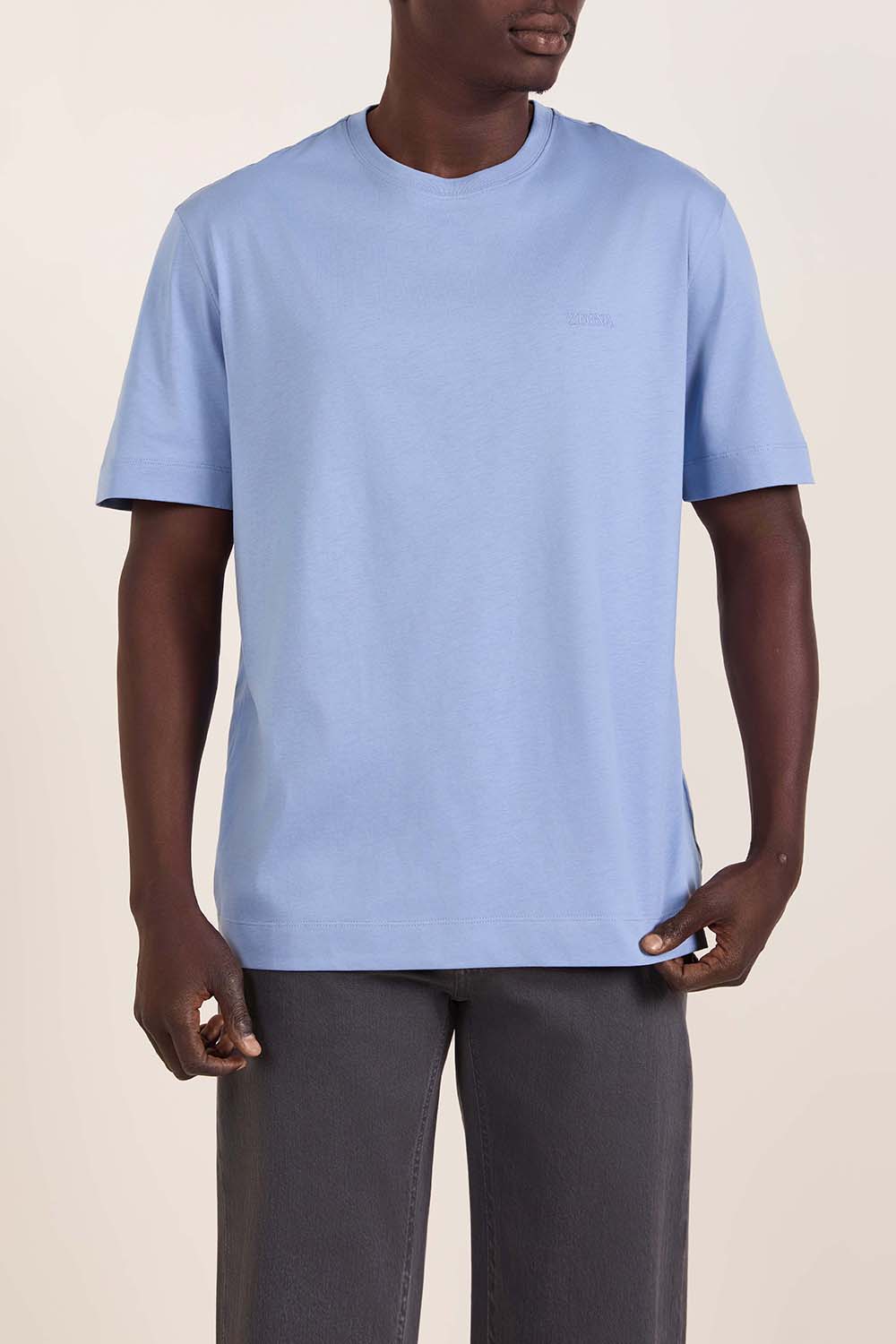 תמונת דוגמן קידמית של חולצת טי