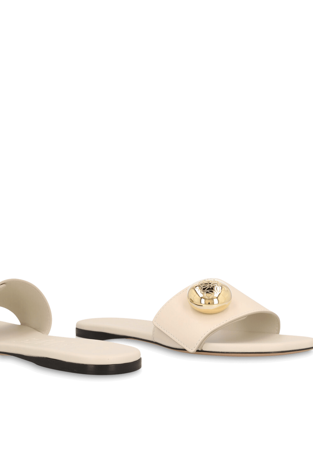 תמונת תקריב של כפכפי סליידס