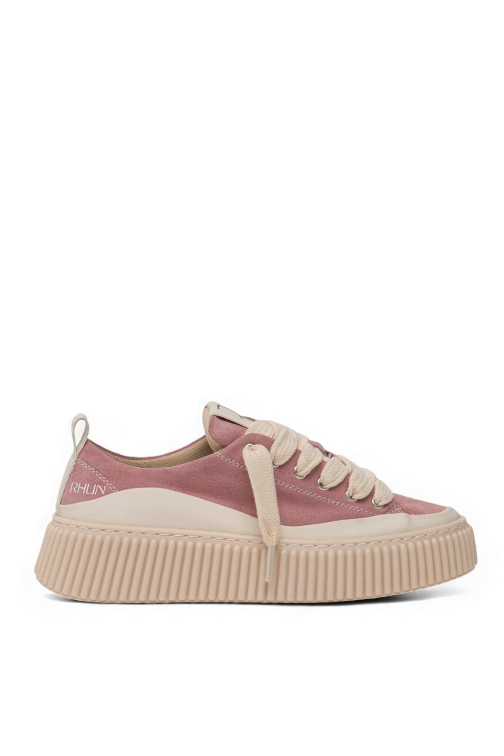 תמונה קידמית של נעלי סניקרס 2020