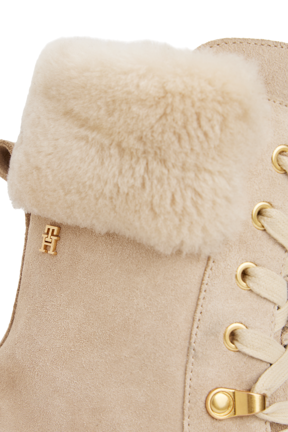 תמונת פנים של מגפוני שרוכים