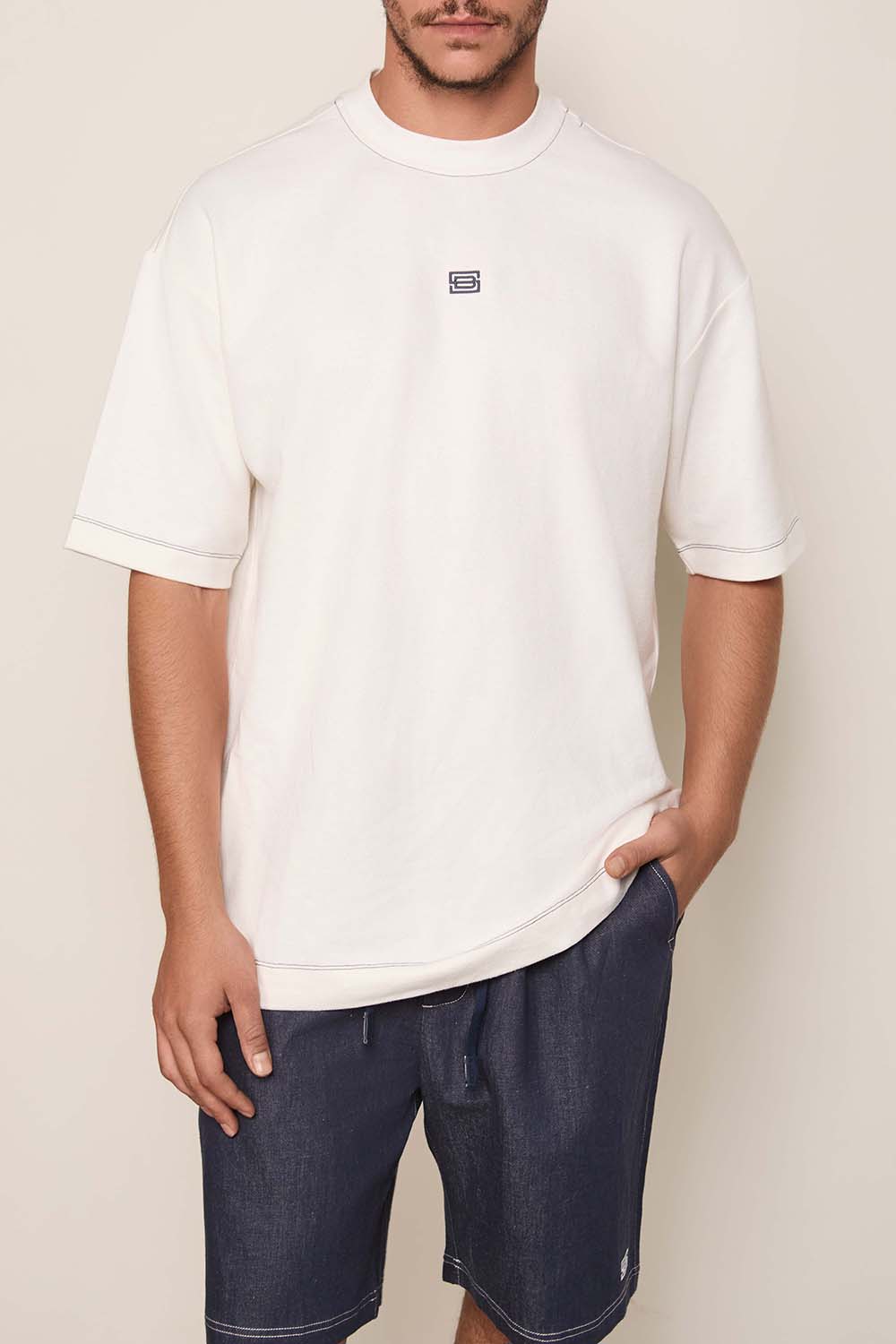 תמונת דוגמן קידמית של חולצת טי