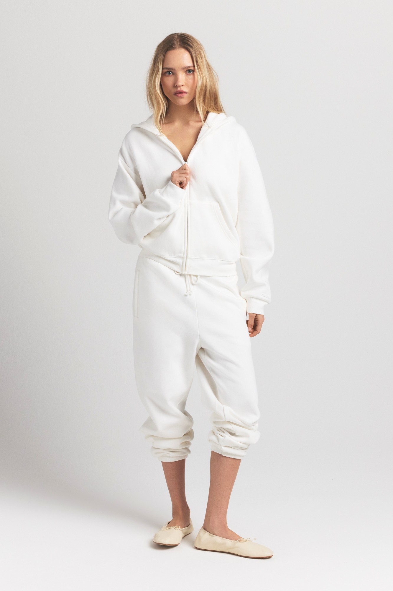 תמונת דוגמן אחורית של COTTON FLEECE CLASSIC ZIP UP HOODIE