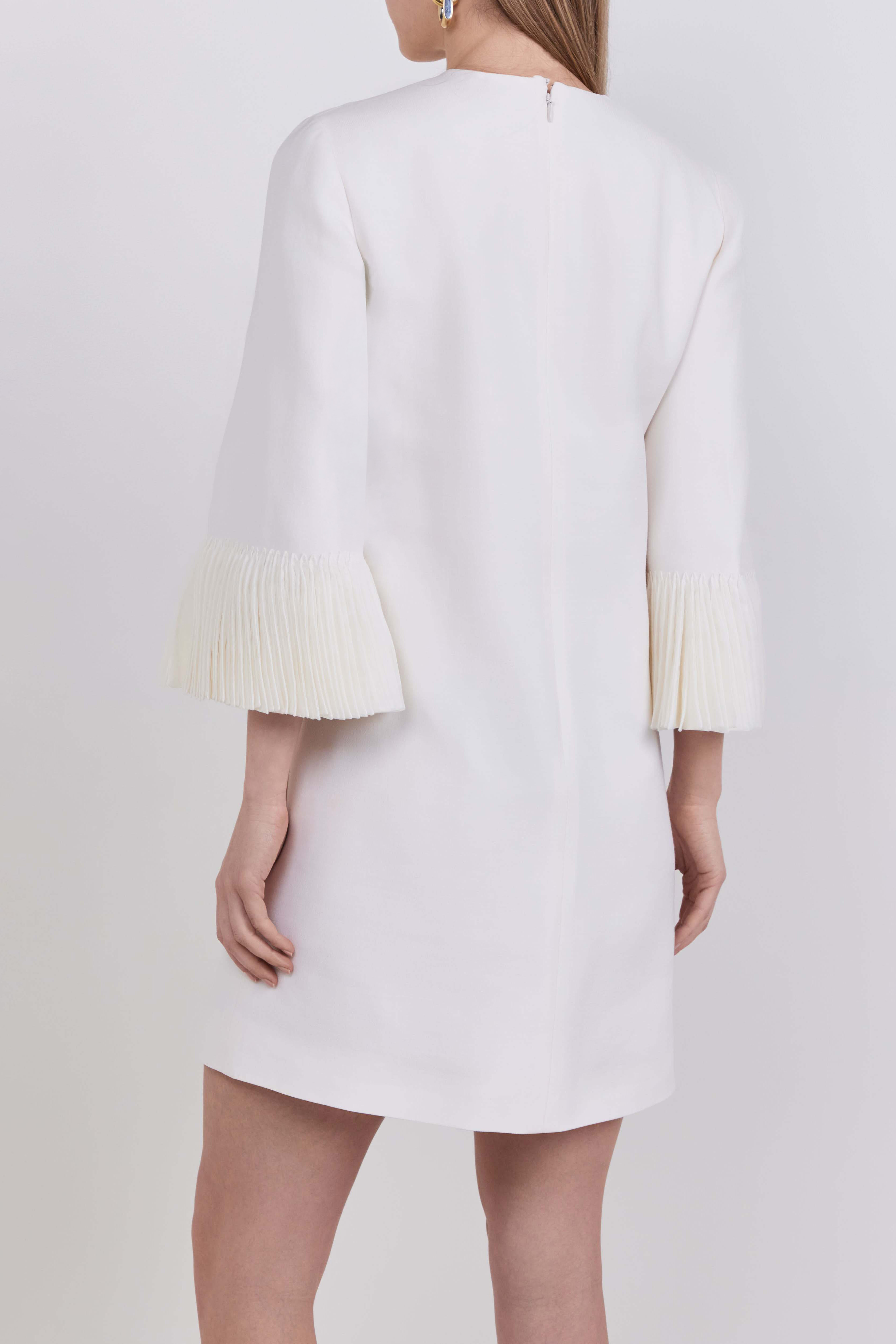 תמונת דוגמן אחורית של שמלת מיני