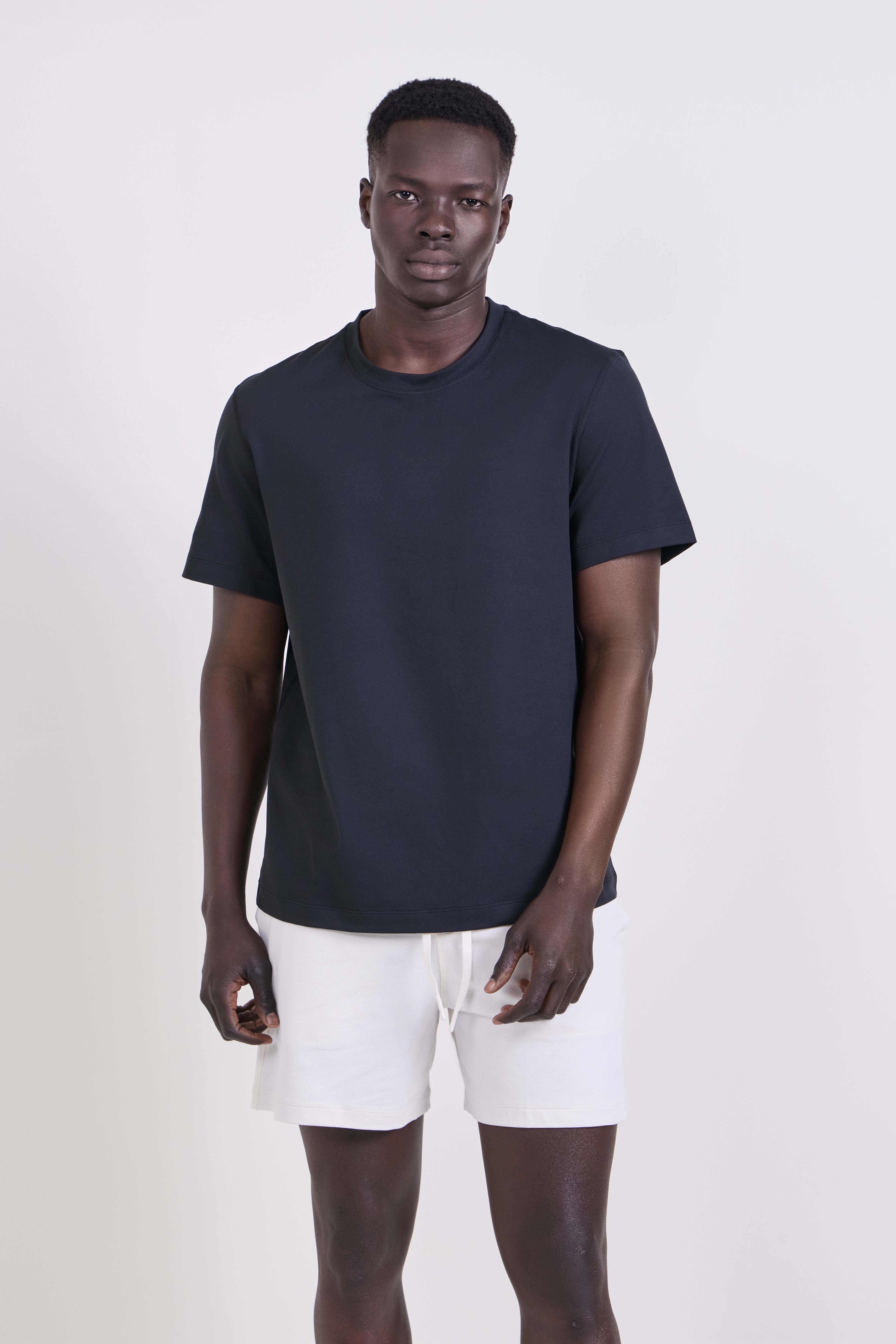 תמונת דוגמן קידמית של Soft Jersey Short Sleeve Solid