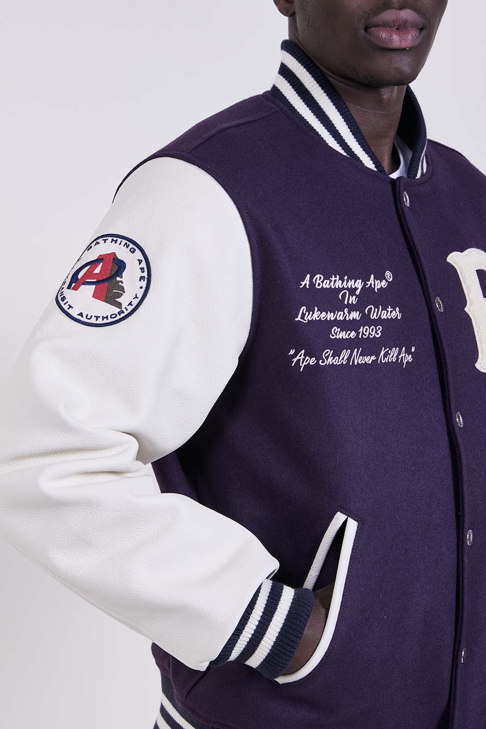 תמונת תקריב דוגמן של ז'קט בומבר