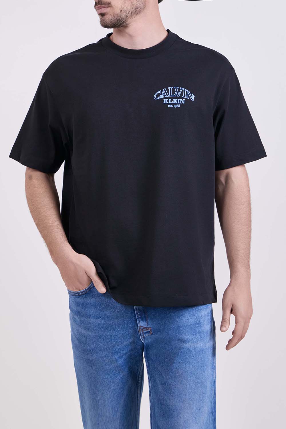 תמונת דוגמן קידמית של חולצת טי