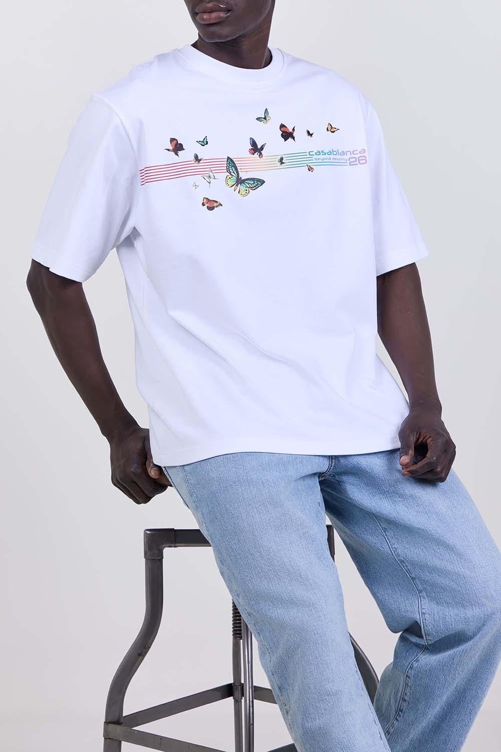 תמונת דוגמן קידמית של חולצת טי בגזרת אוברסייז