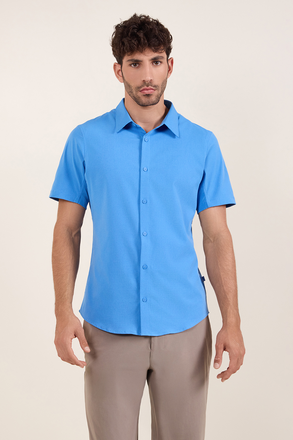תמונת דוגמן קידמית של Airing Easy Short Sleeve Shirt