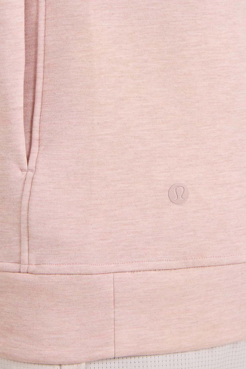 תמונת תקריב דוגמן של Smooth Spacer Pullover Hoodie