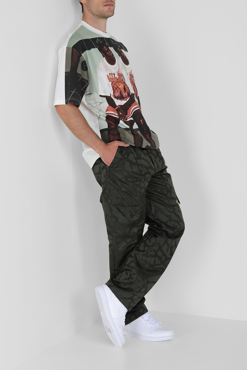 תמונת דוגמן קידמית של נעלי סניקרס