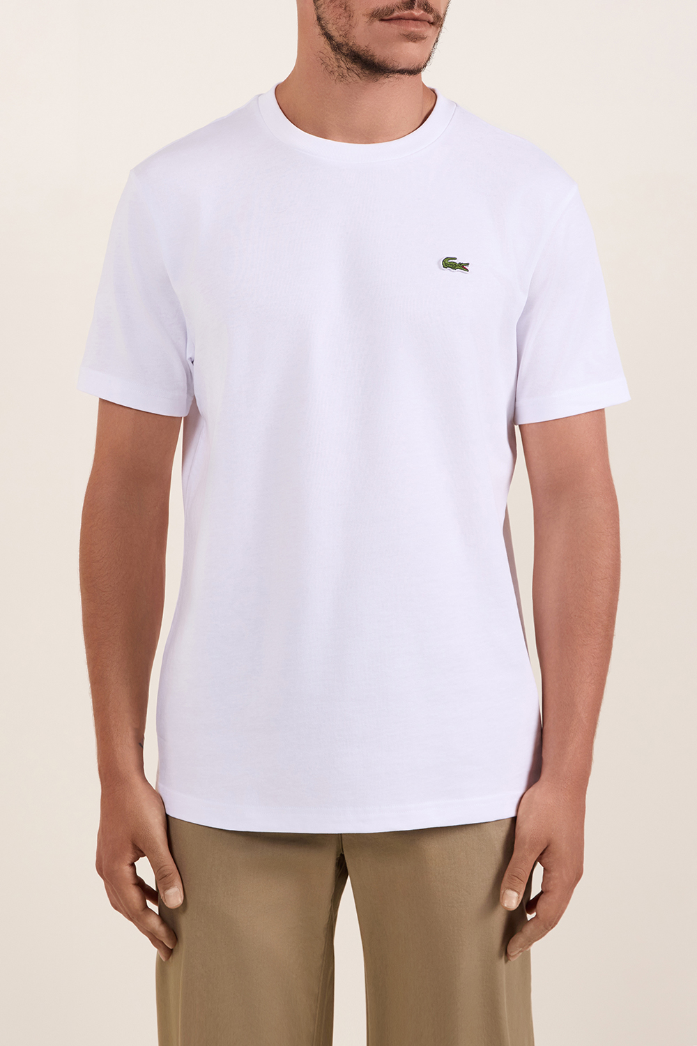 תמונת דוגמן קידמית של חולצת טי עם הדפס בגב