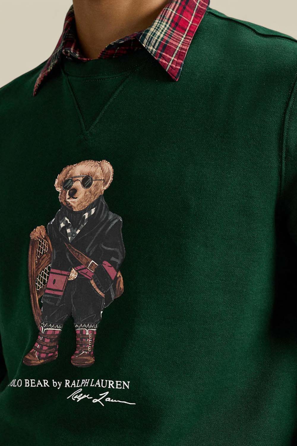 תמונת תקריב דוגמן של סווטשירט דובי