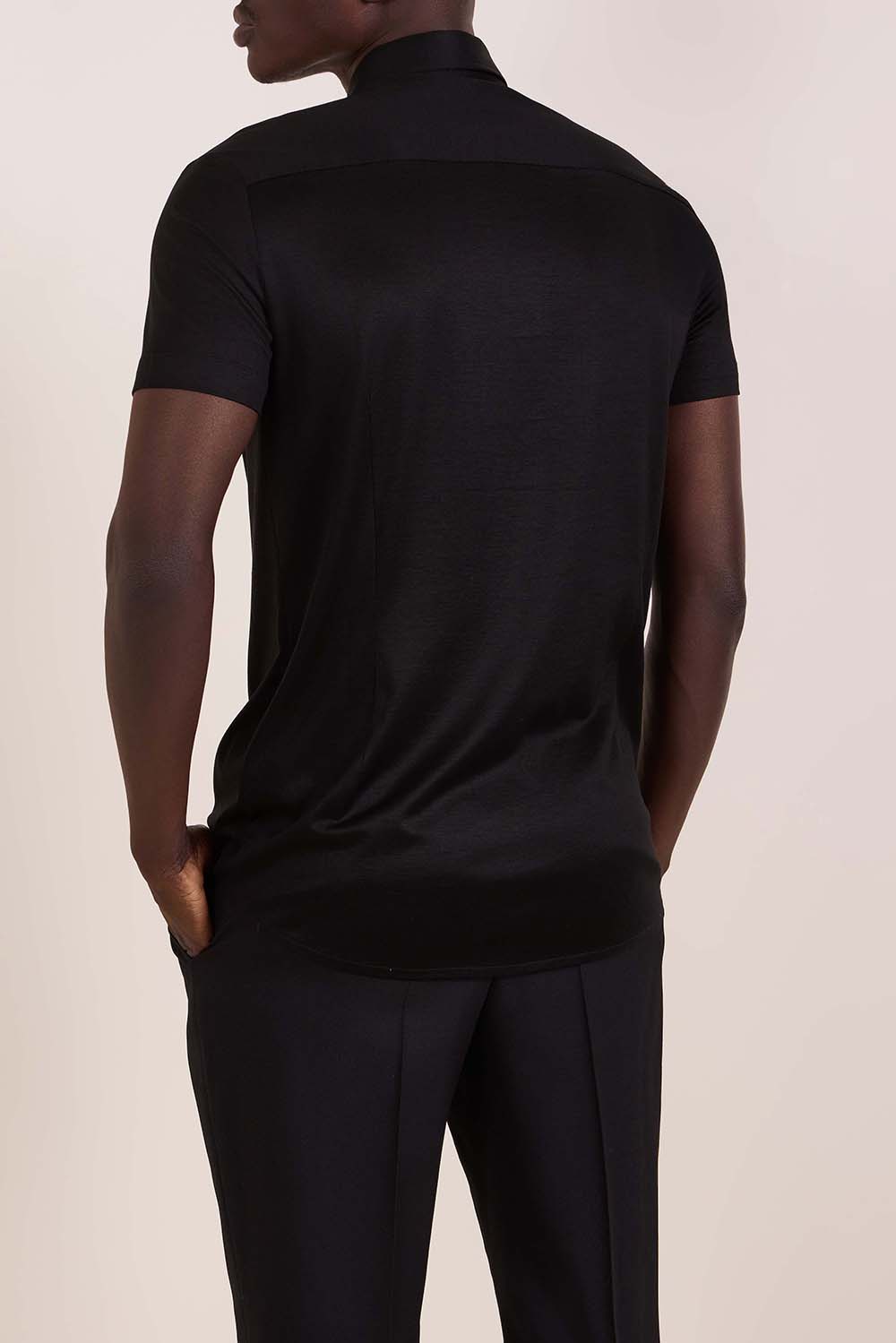 תמונת דוגמן אחורית של חולצת פולו