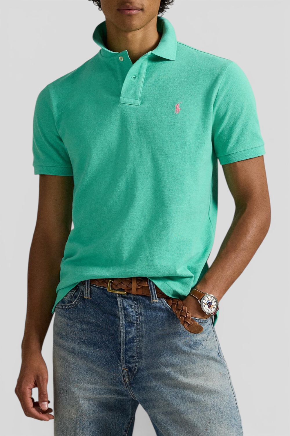 תמונת דוגמן קידמית של חולצת פולו