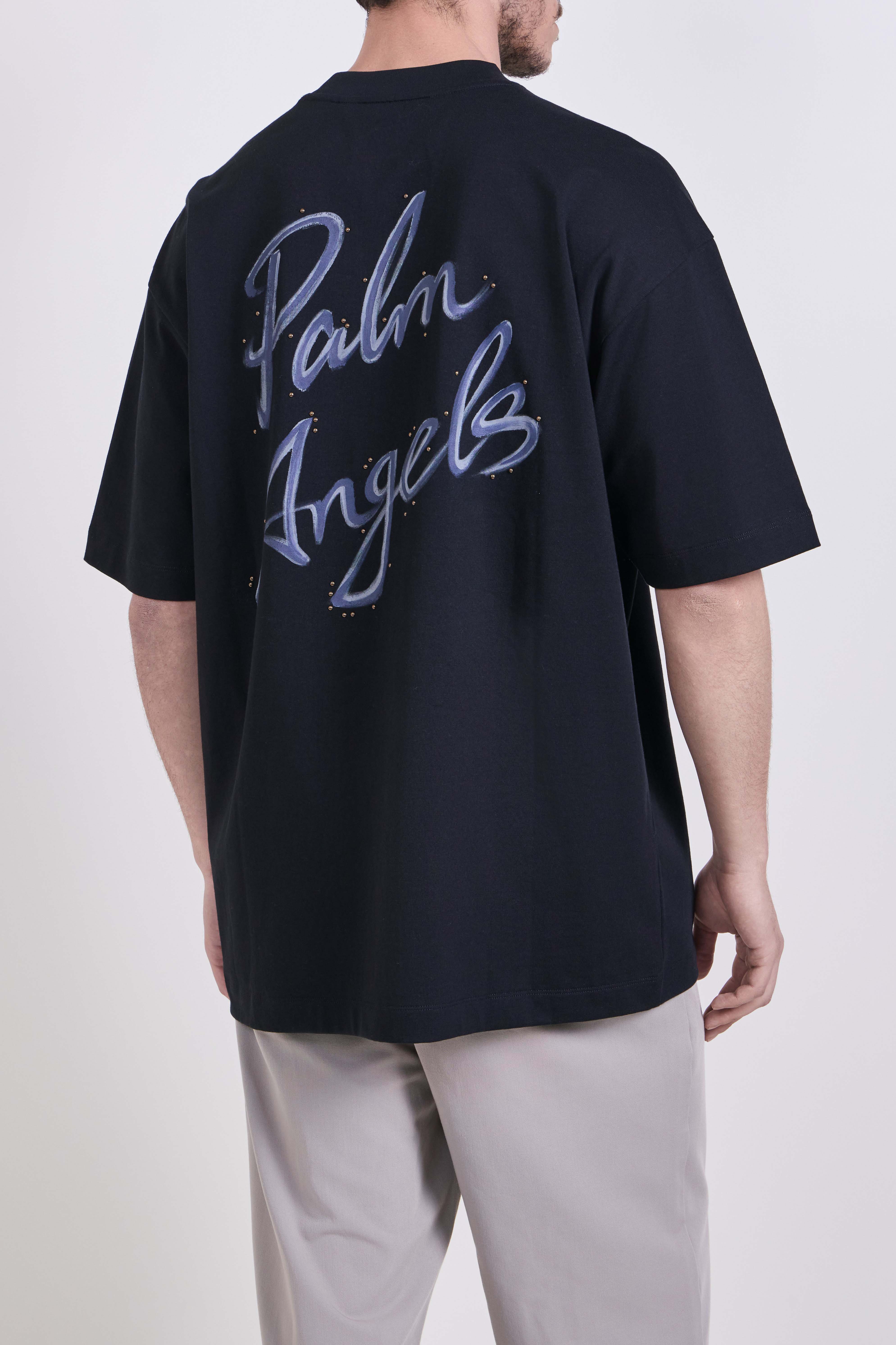 תמונת דוגמן אחורית של חולצת טי אוברסייז