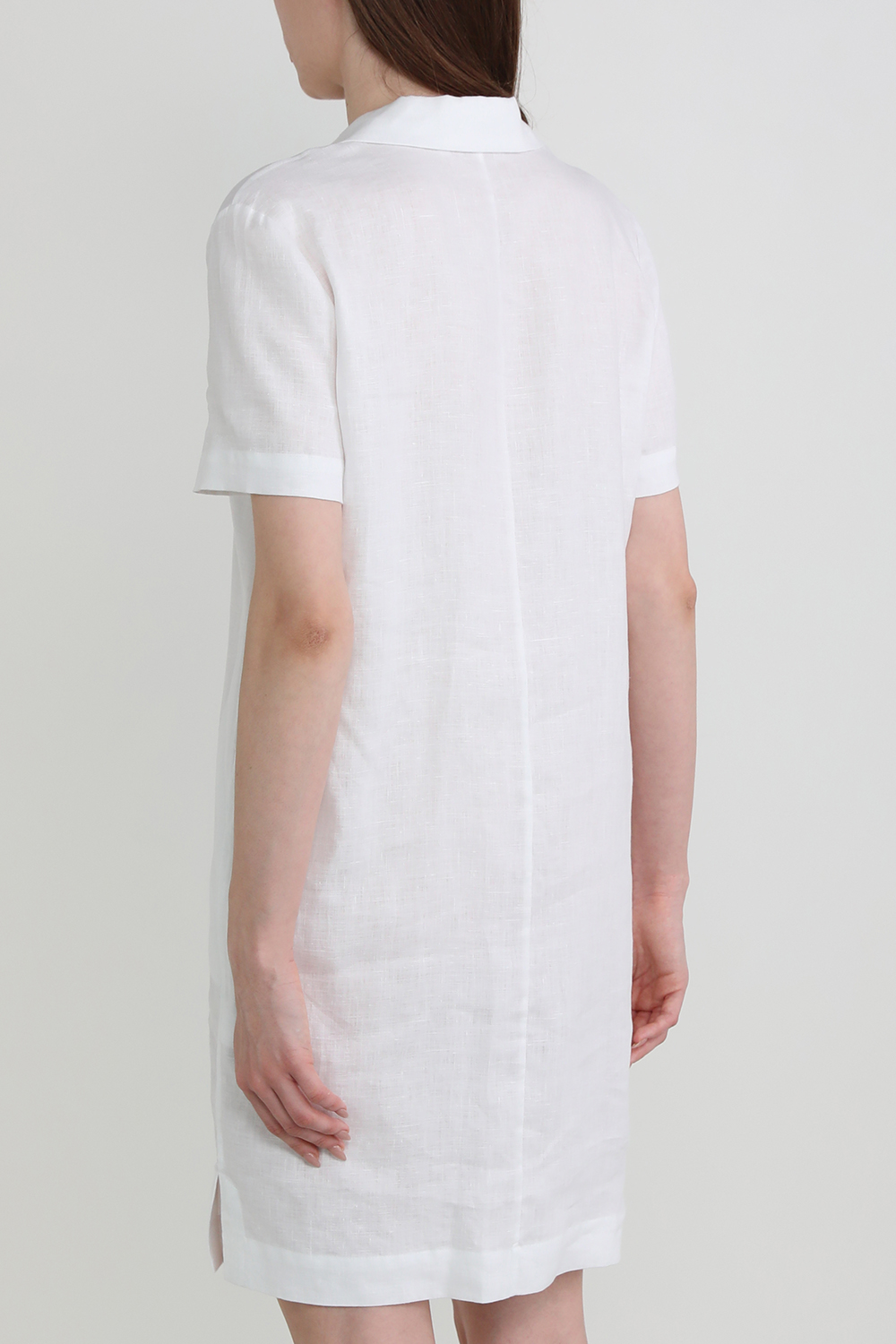 תמונת דוגמן אחורית של שמלת מיני מפשתן עם צווארון וי