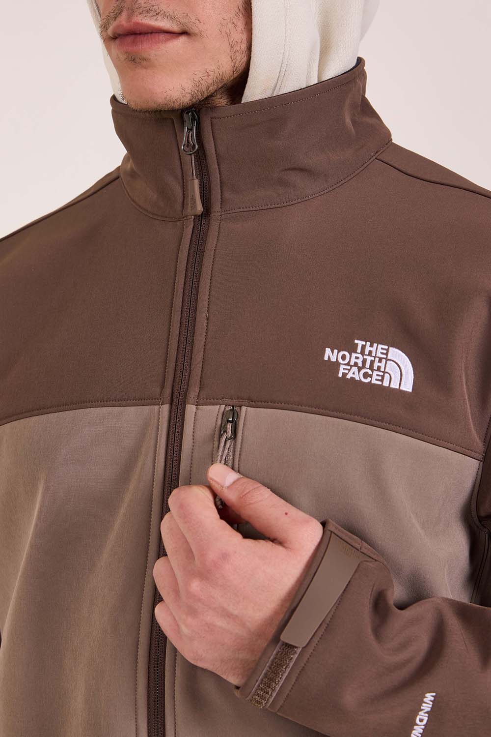 תמונת תקריב דוגמן של ז'קט קל