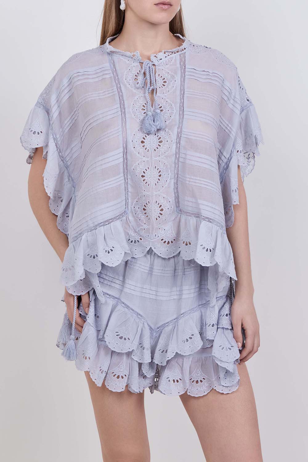 תמונת דוגמן קידמית של חולצת קשירה