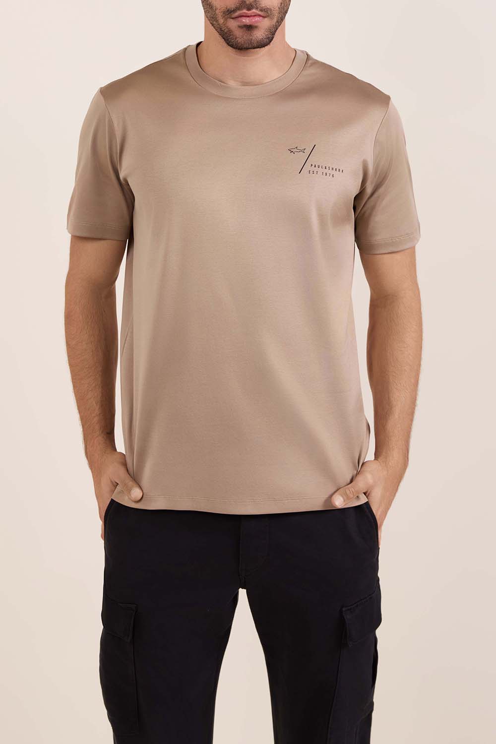 תמונת דוגמן קידמית של חולצת טי