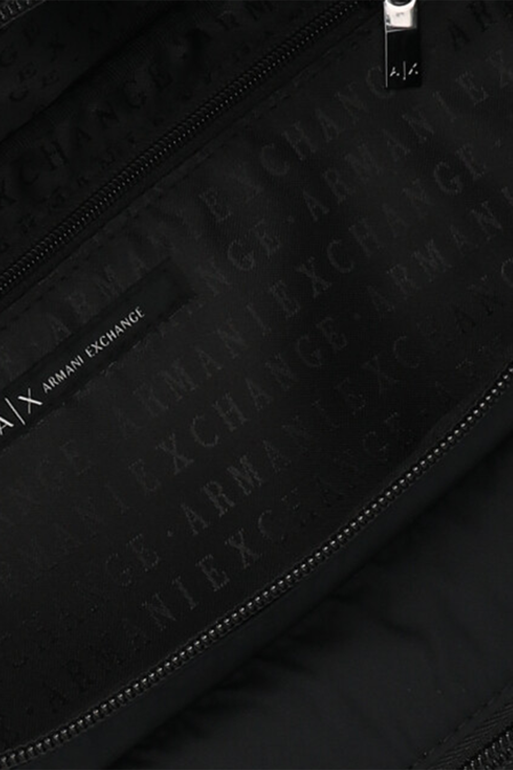 תמונת תקריב של פאוץ`