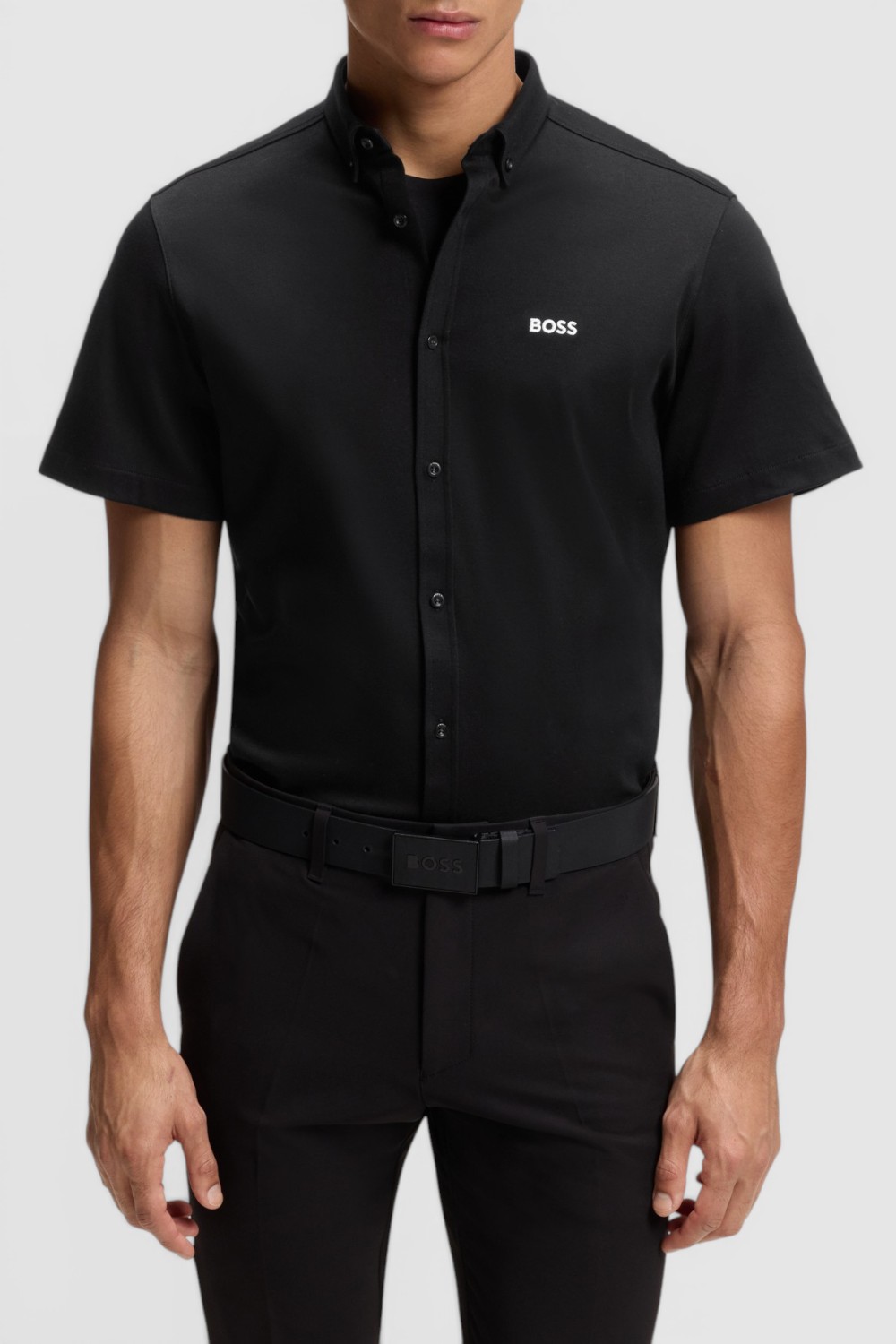 תמונת דוגמן קידמית של חולצה מכופתרת שרוול קצר