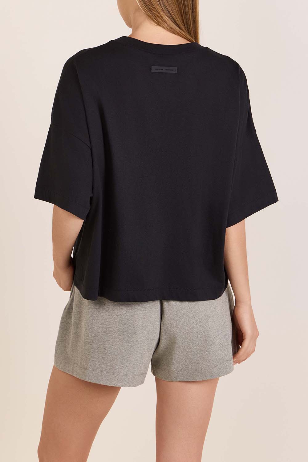 תמונת דוגמן אחורית של חולצת טי