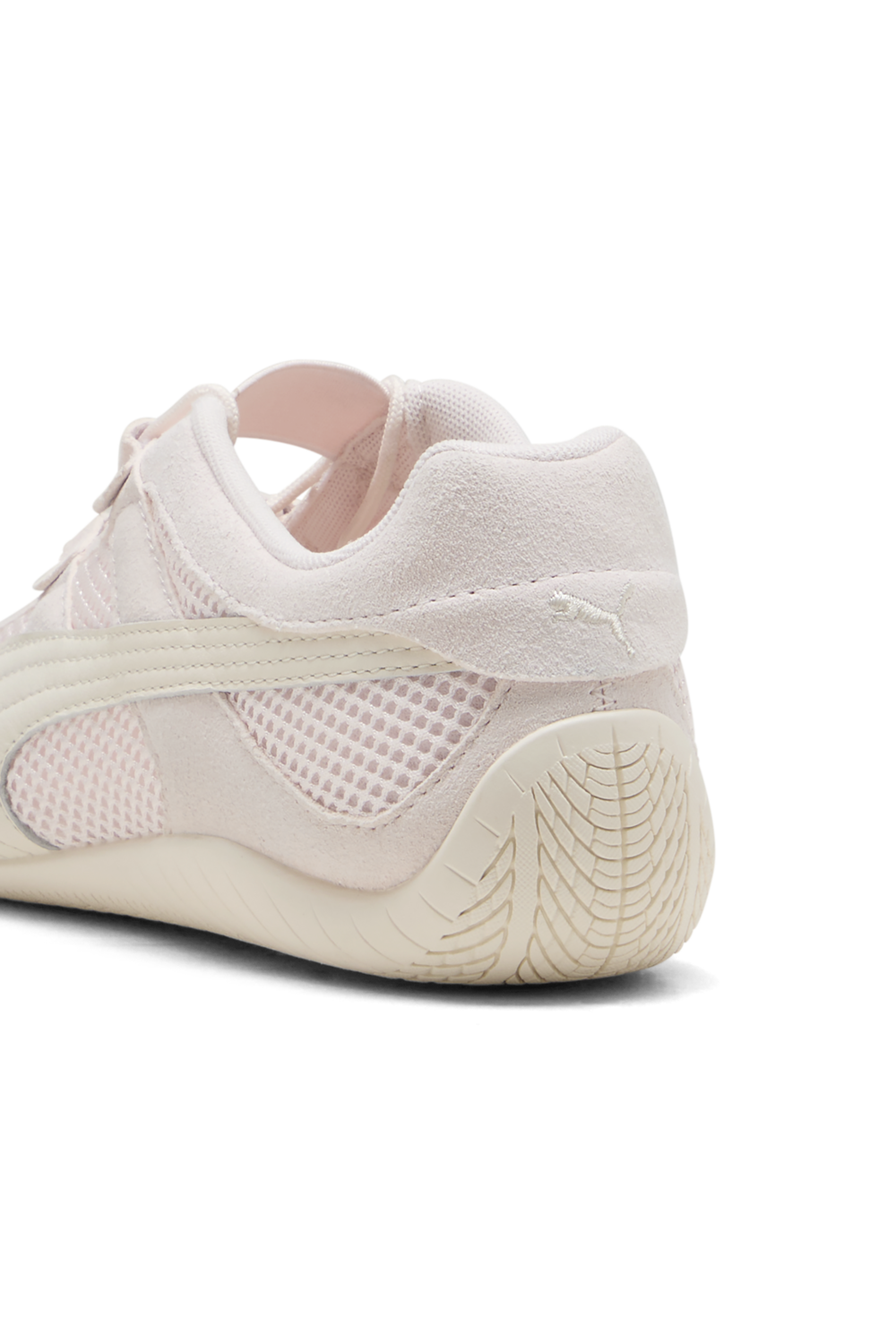 תמונת פנים של נעלי סניקרס