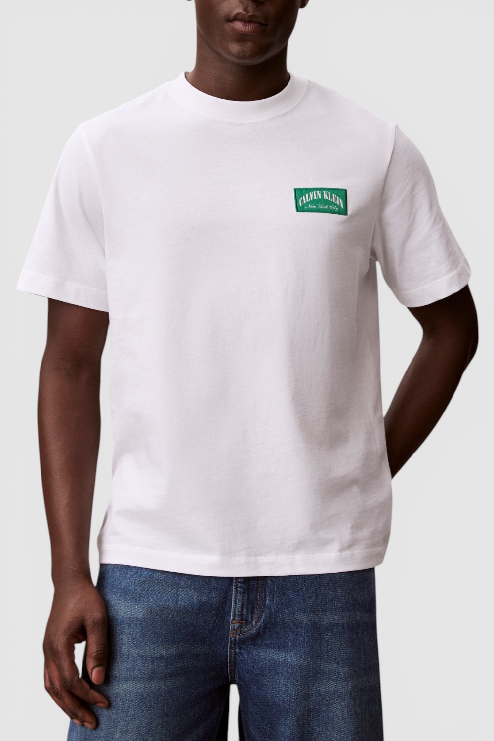 תמונת דוגמן קידמית של חולצת טי