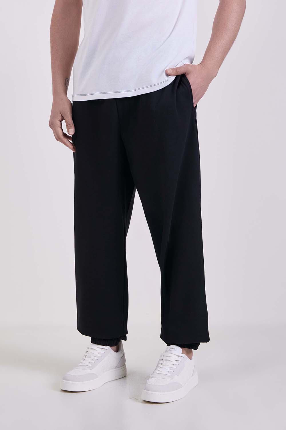 תמונת דוגמן קידמית של מכנסיים ארוכים