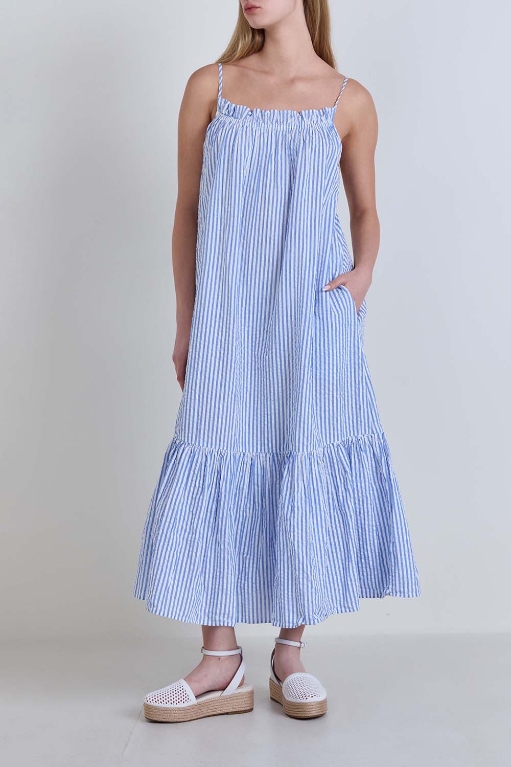 תמונת דוגמן קידמית של שמלת מקסי פסים