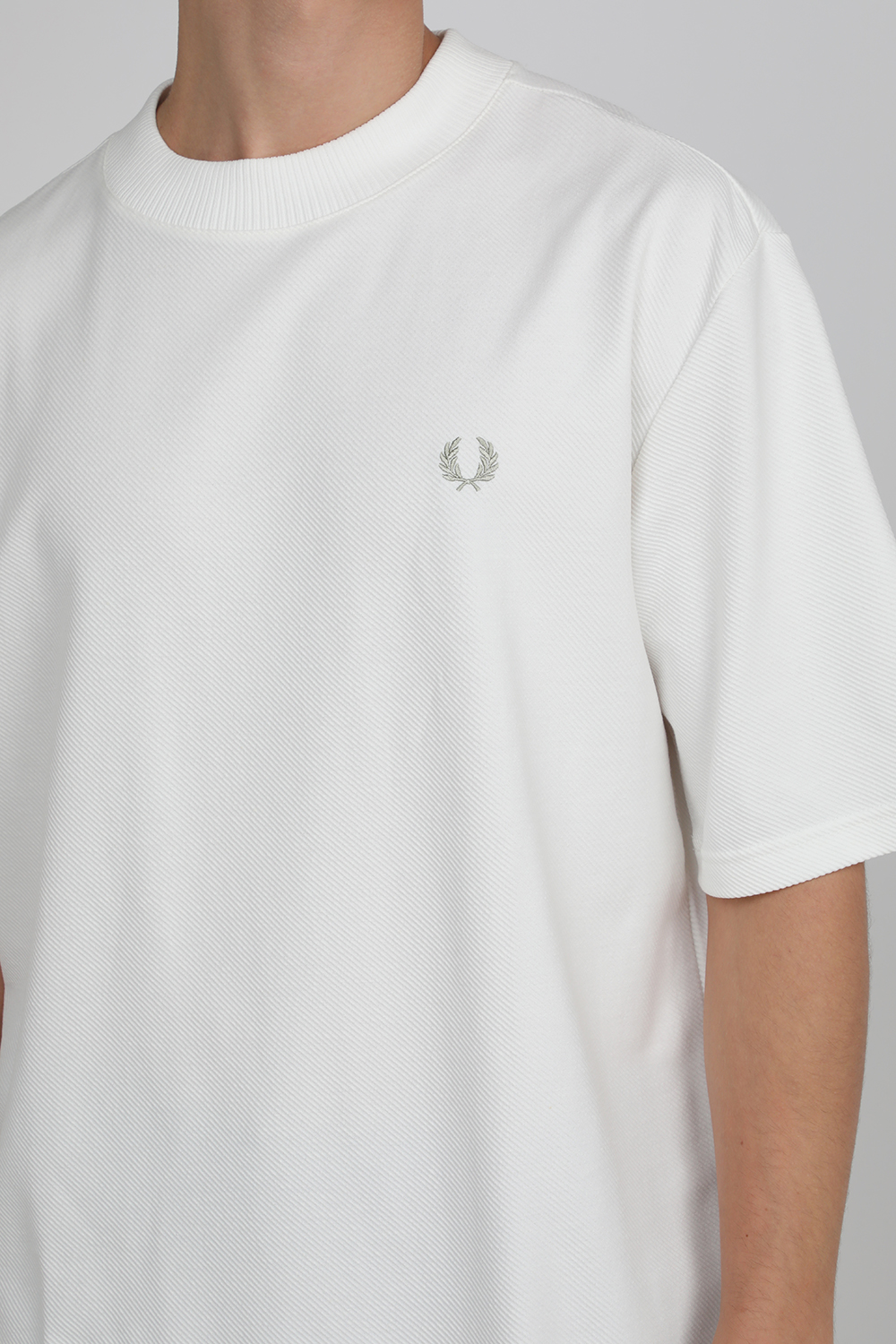 תמונת תקריב דוגמן של חולצת טי