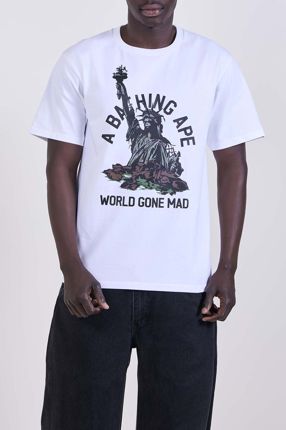 תמונת דוגמן קידמית של חולצת טי בגזרה משוחררת