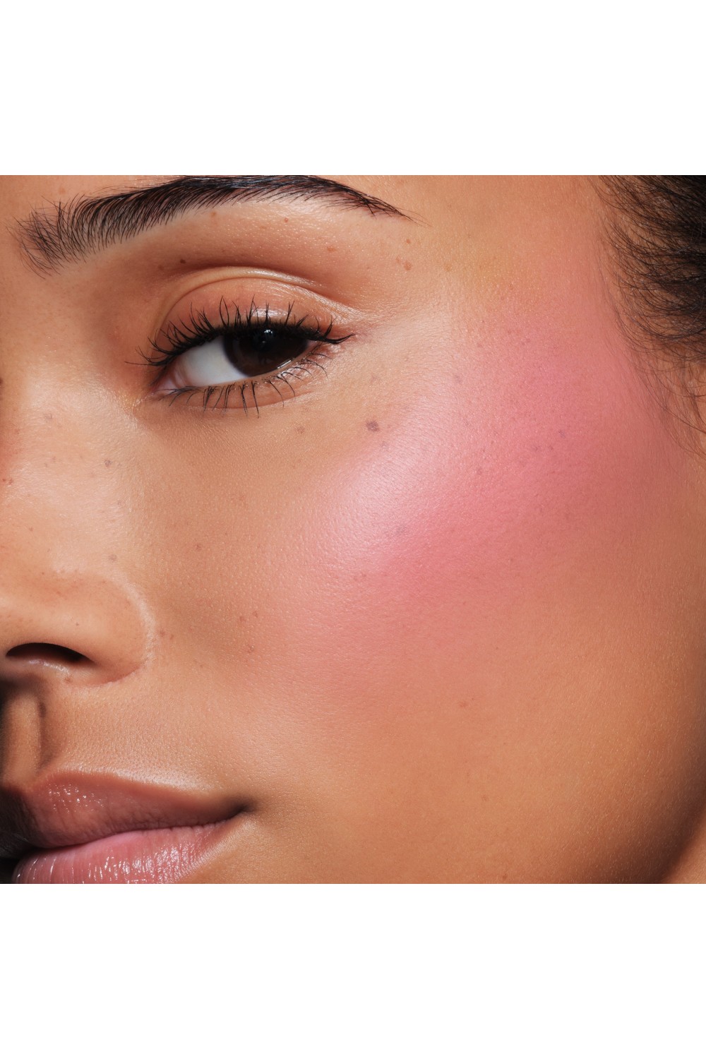 תמונת תקריב של Architecture Soft Matte Blush 03 GOLDEN PEACH