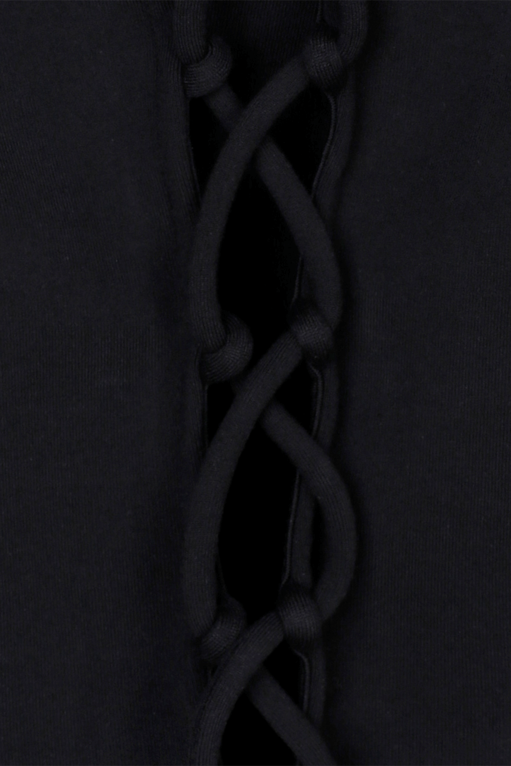 תמונה אחורית של מכנסי טייץ שחורים עם רצועות אלסטיות לאורך הצדדים