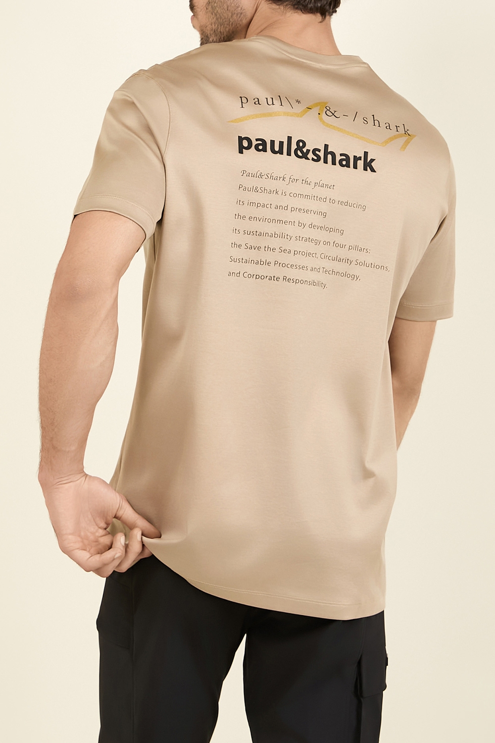 תמונת דוגמן אחורית של חולצת טי