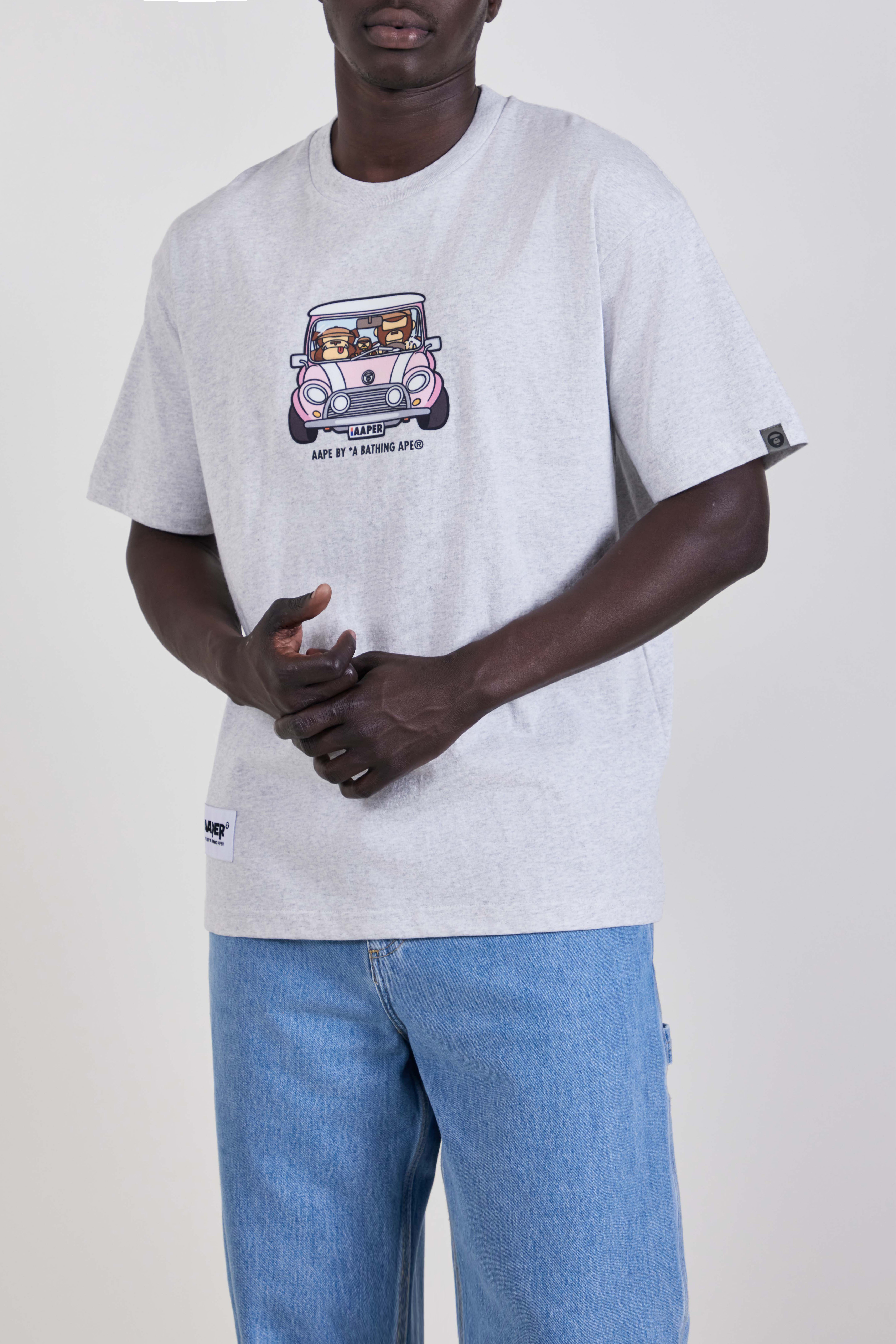 תמונת דוגמן קידמית של חולצת טי בגזרה ישרה