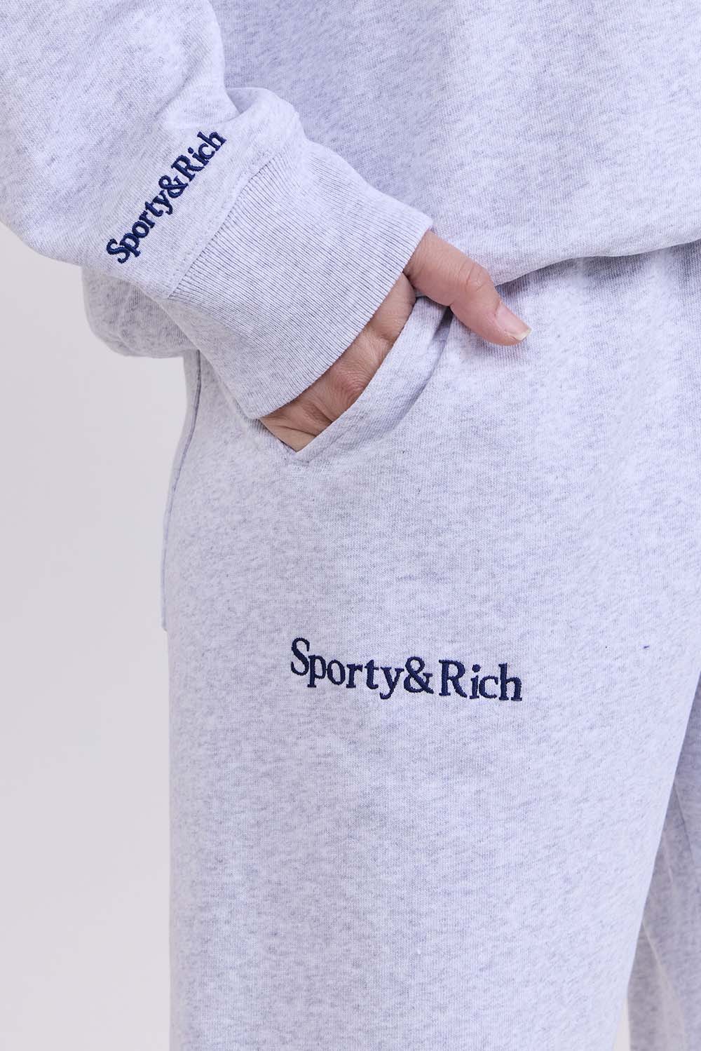 תמונת תקריב דוגמן של מכנסי ג'וגר יאנקיז