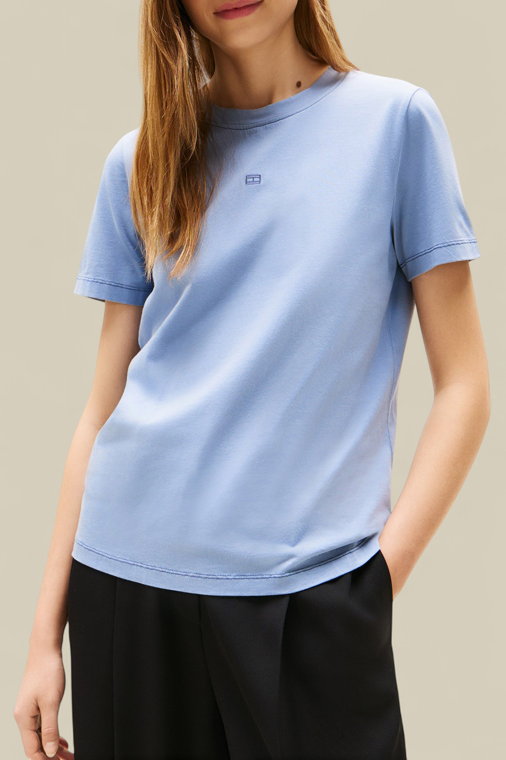 תמונת דוגמן קידמית של חולצת טי