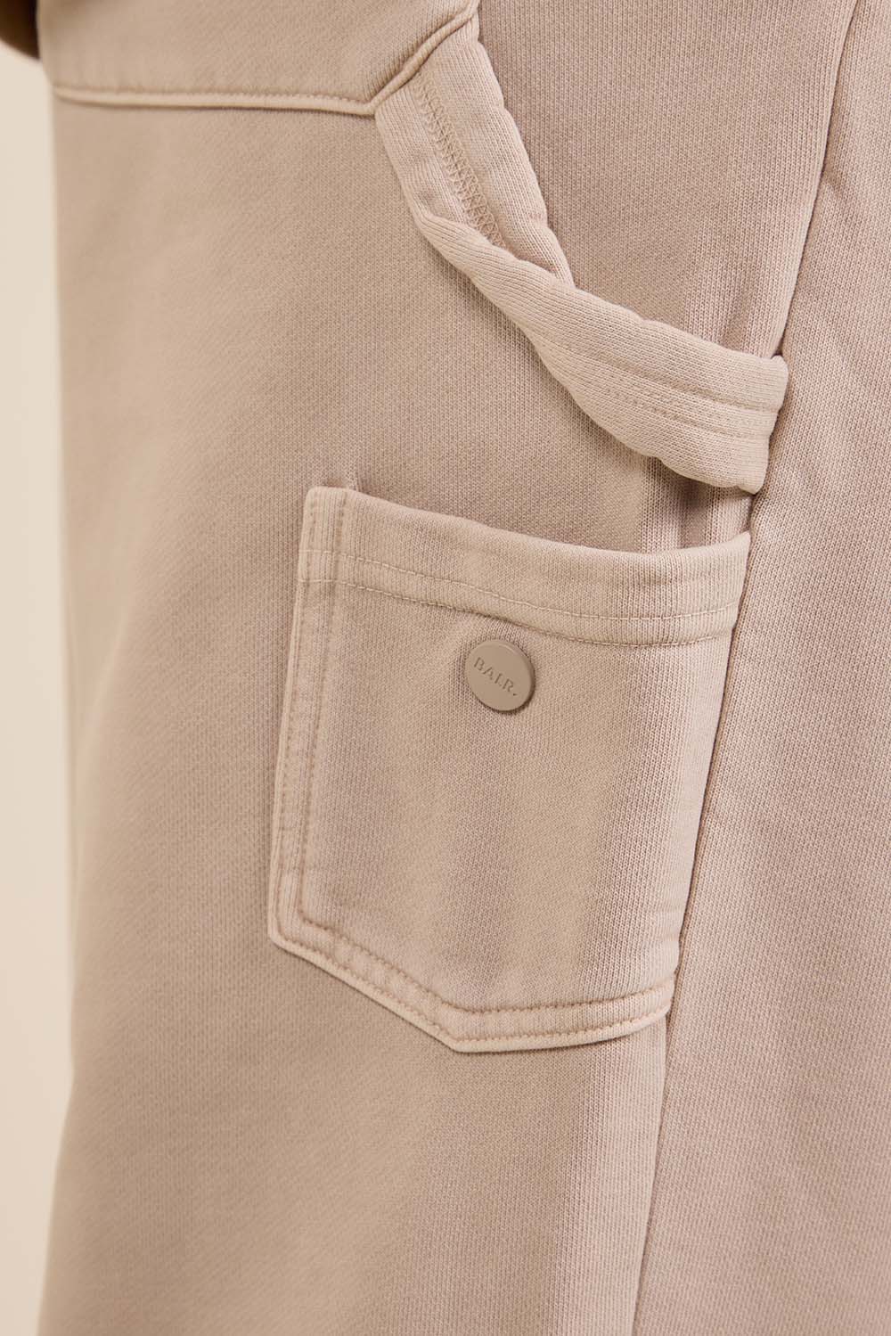 תמונת תקריב דוגמן של מכנסי ג'וג