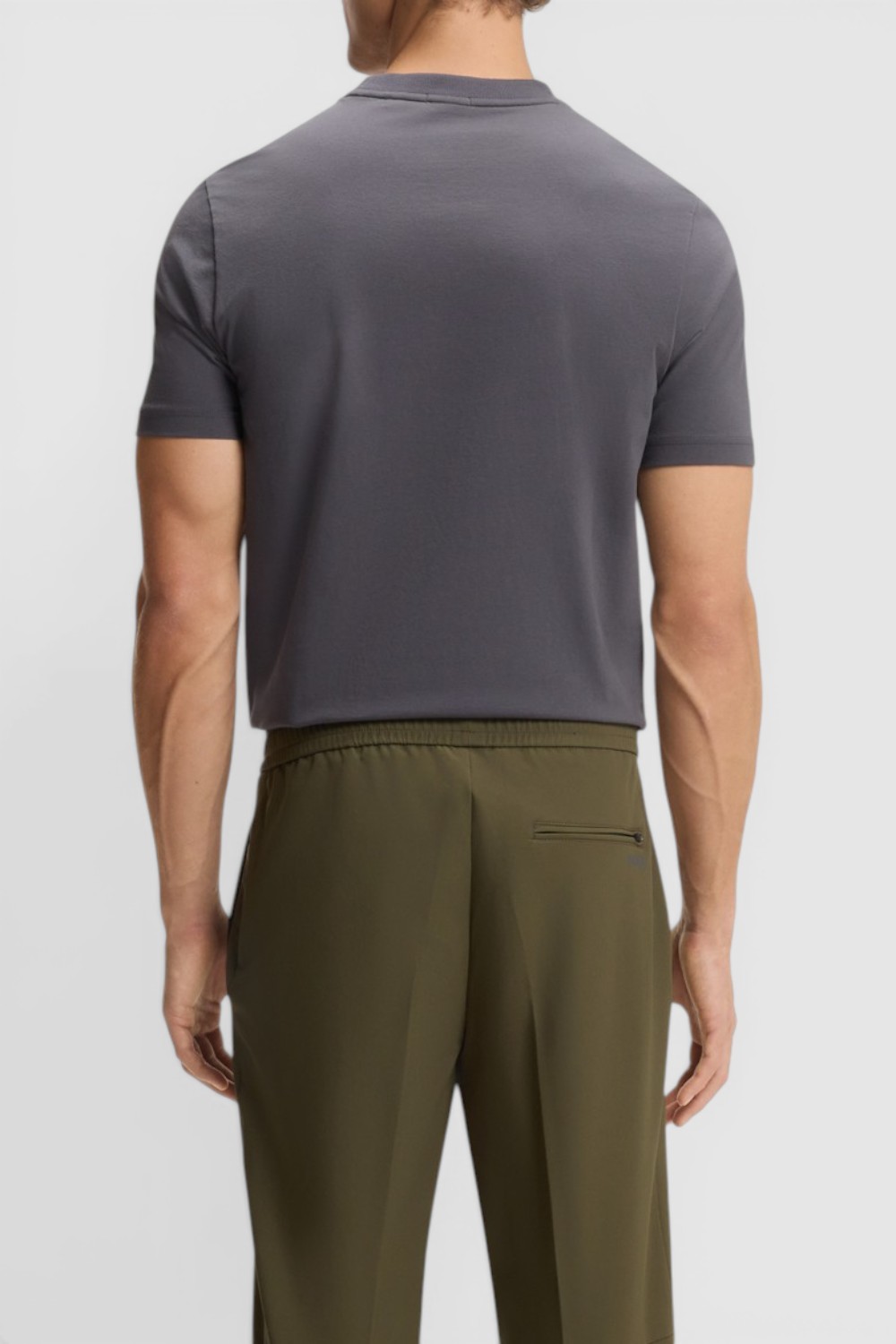 תמונת דוגמן אחורית של מכנסיים ארוכים בסגנון מחויט