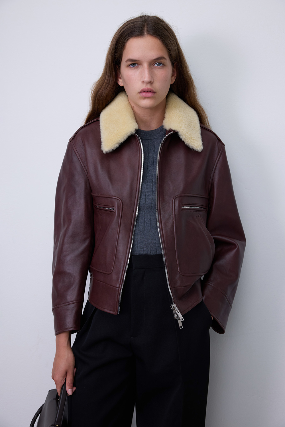 תמונת דוגמן קידמית של ז'קט עור