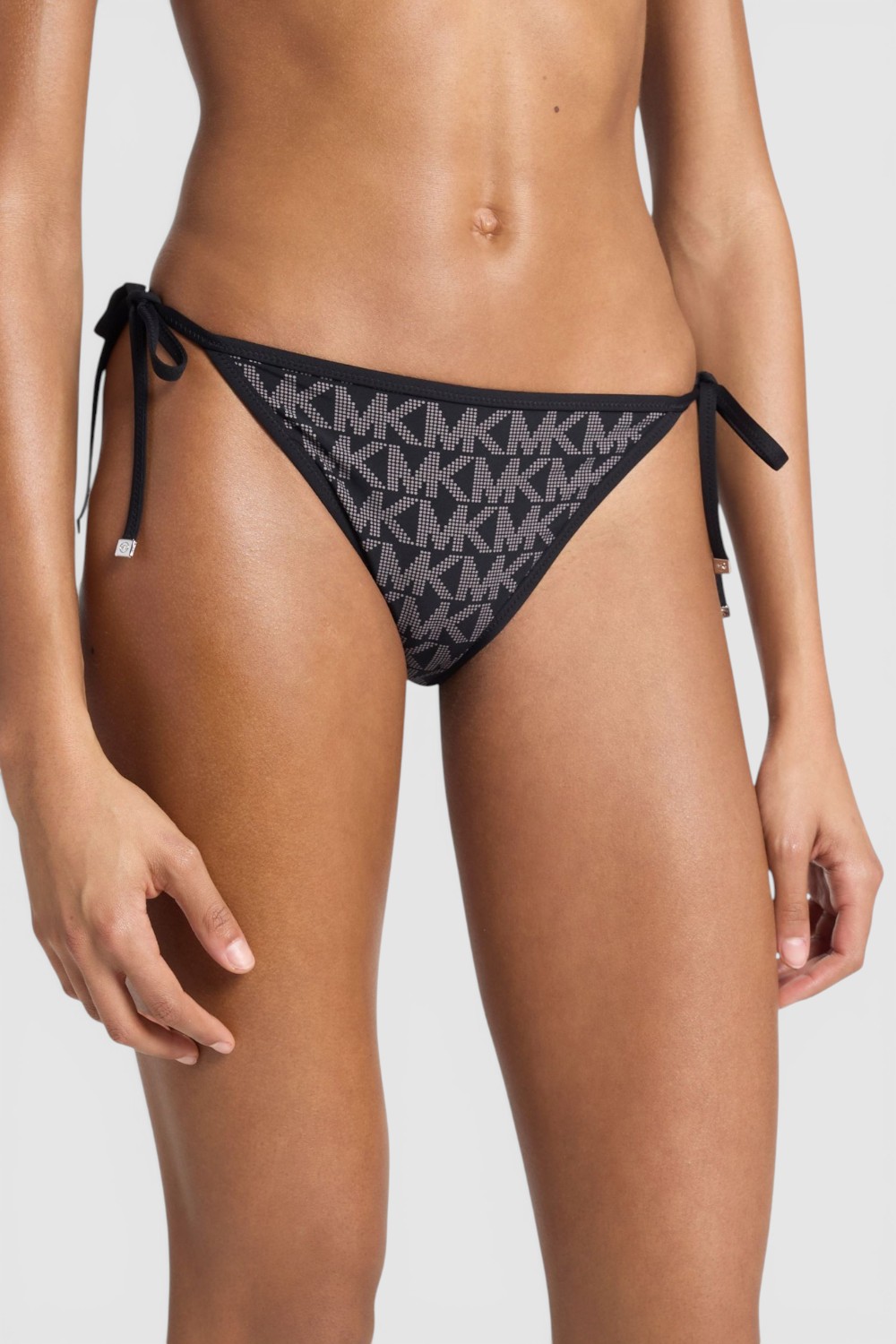 תמונת דוגמן קידמית של תחתוני ביקיני דו צדדיים