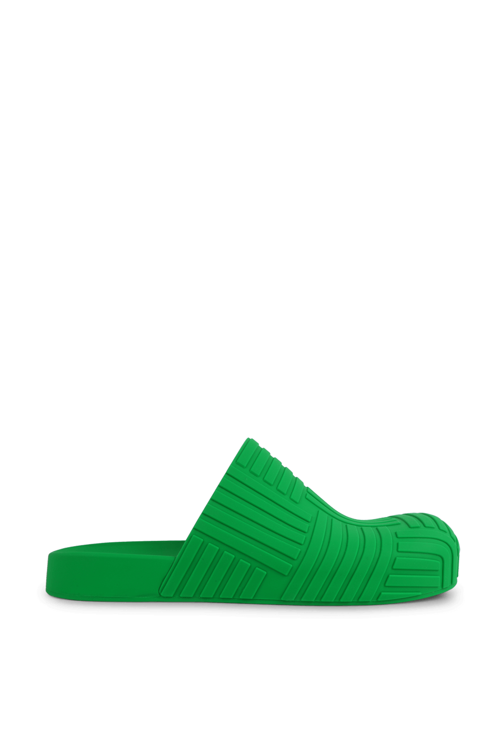 תמונה קידמית של סנדלי סליידס מגומי עם טקסטורה אייקונית