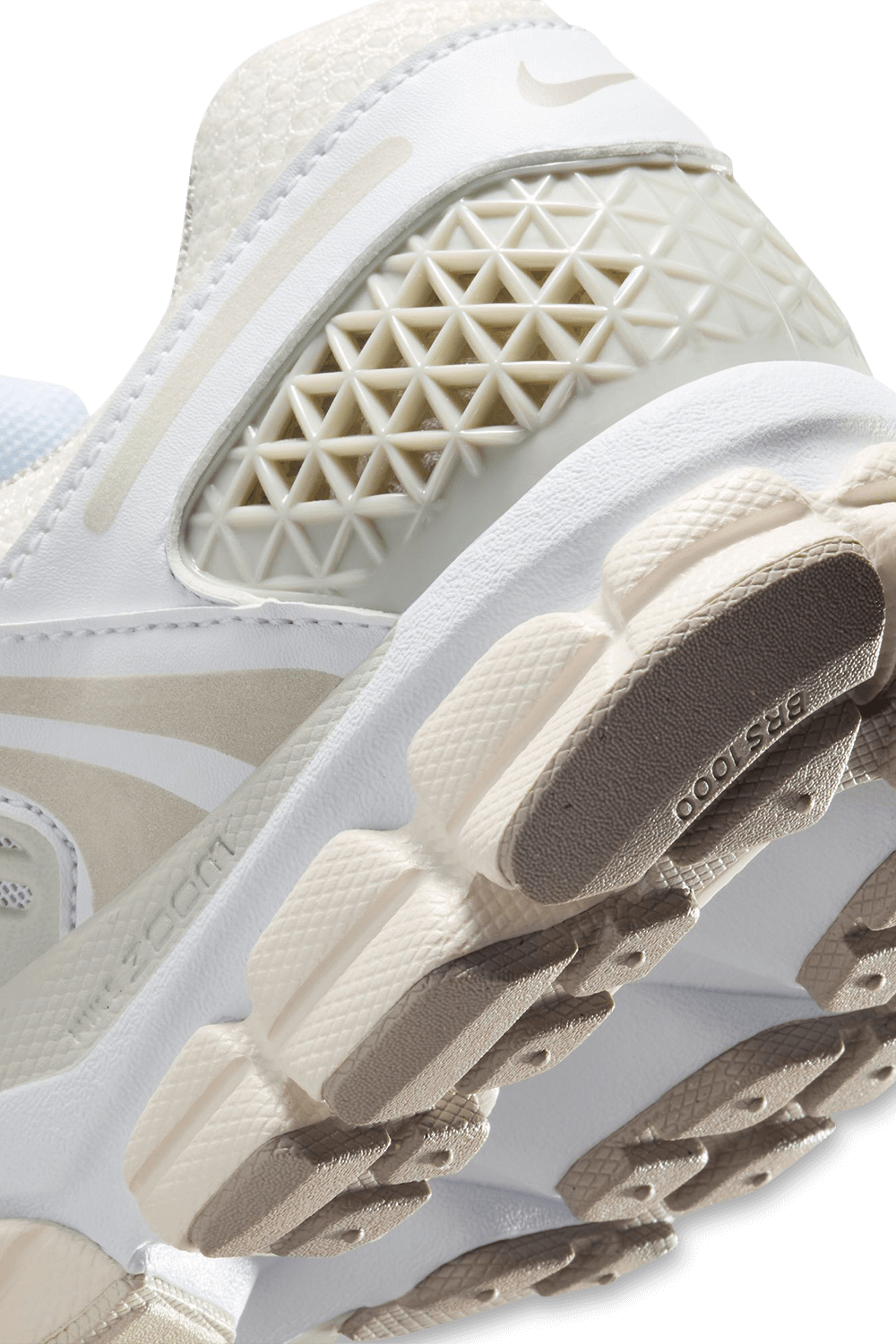 נעלי סניקרס זום וומרו 5