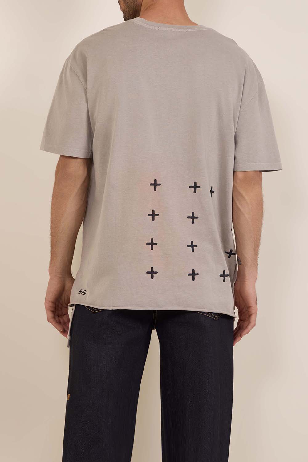 תמונת תקריב דוגמן של חולצת טי