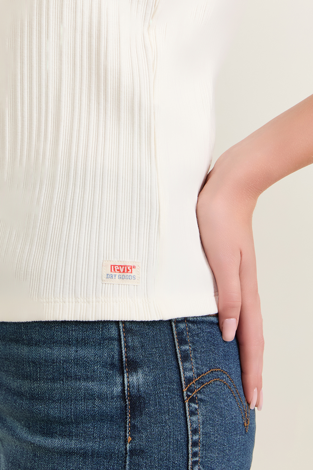 תמונת תקריב דוגמן של גופיית ריב